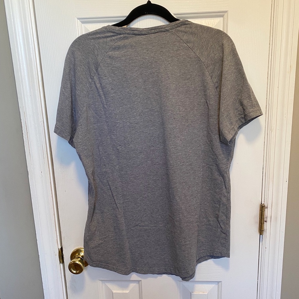 ♥️💖 Gymshark Women’s Athletic T Shirt Gray White Logo Size Large - Picture 4 of 4